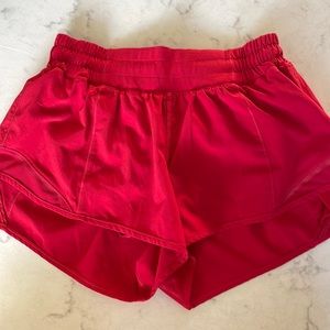 Lululemon Hotty Hot Low-Rise Lined Short 2.5"